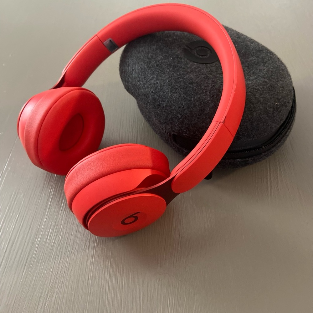 Used-like new long battery life, NOISE CANCELLING